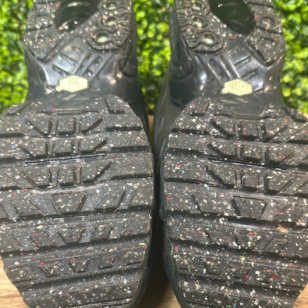 Nike Men's Black Athletic Shoes - Picture 9 of 16